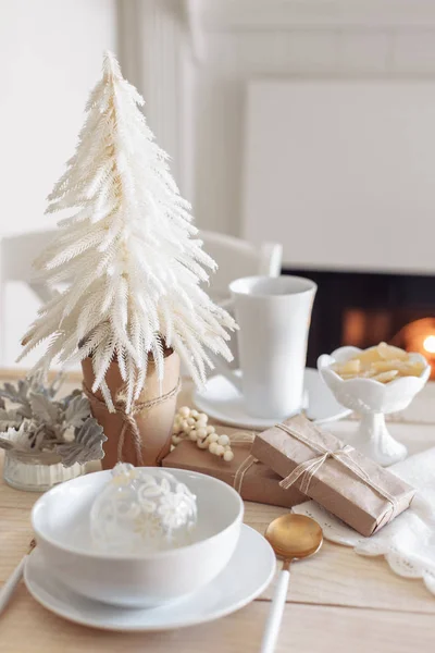 Élégante décoration de Noël de la table à manger — Photo