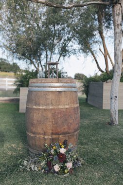 Açık havada şarap imalathanesi.