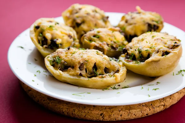 Patates püresi doldurulmuş mantar