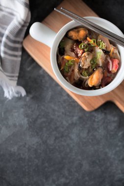 Taze sebze ve midye ile yapılan Funcheza.