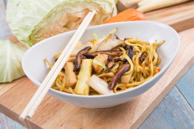 Vejetaryen şehriye kase