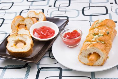 sosis ekmek ile ketchop