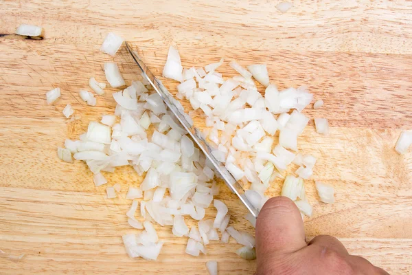 Chef chopping onion on wooden broad — Stock Photo, Image
