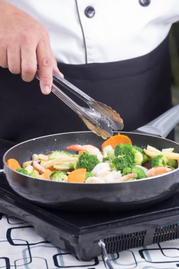 Şef heyecan kızartma sebze 