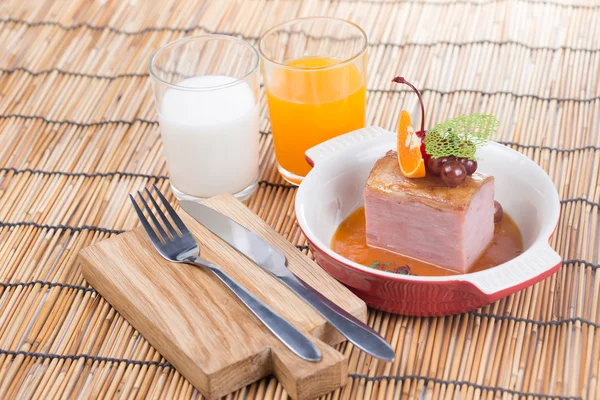 Slice of Honey Ham with drink — Stock Photo, Image