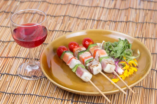 Three Flavored Fish Barbeque and red wine — Stock Photo, Image