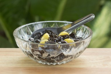 Çim jöle ang Gigko taze süt ile