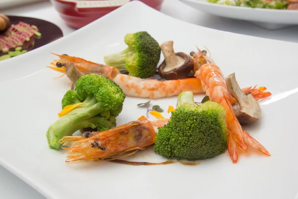 Sauté Brocoli aux crevettes — Photo