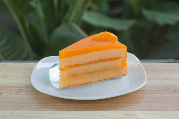 Pedaço de creme de bolo laranja — Fotografia de Stock