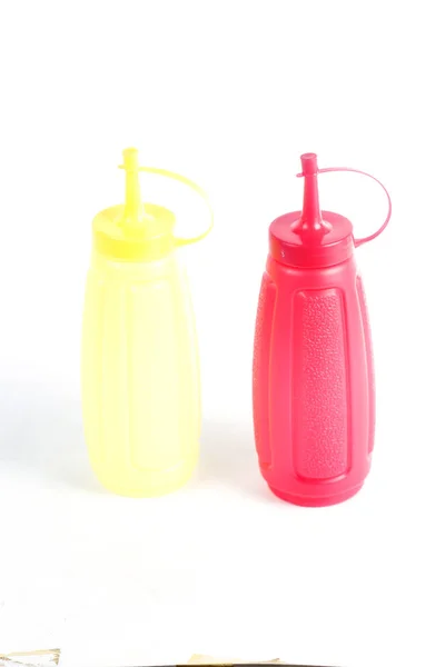 Frasco de plástico vermelho e amarelo — Fotografia de Stock