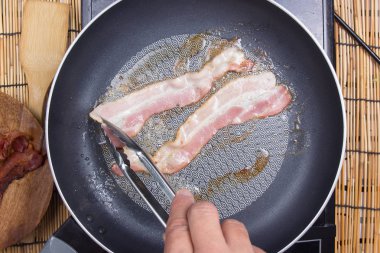 Şef pastırma tavada kızartma