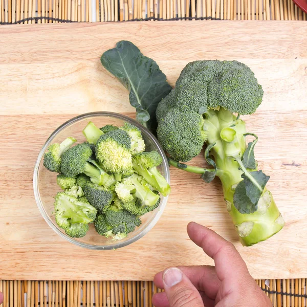 Kokk tilberedte brokkoli før koking – stockfoto