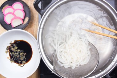 Şef haslanma udon erişte pot ve