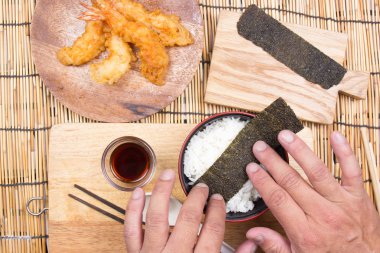 Şef dekore edilmiş tempura pirinç 