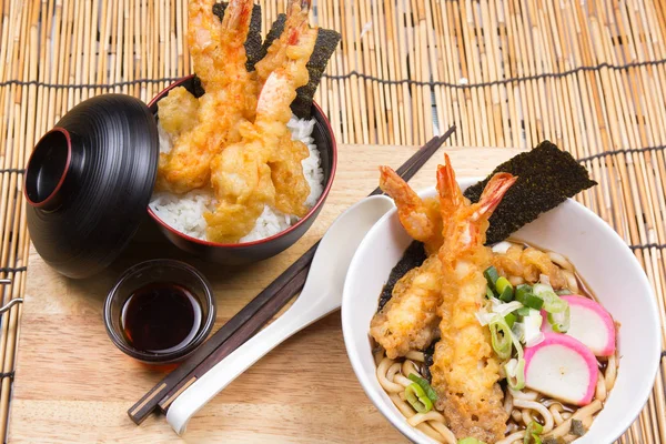 Tempura na ryżu i Udon Ramen — Zdjęcie stockowe