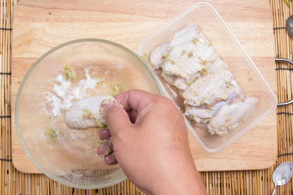 Chef putting season chicken wings to box — Stock Photo, Image