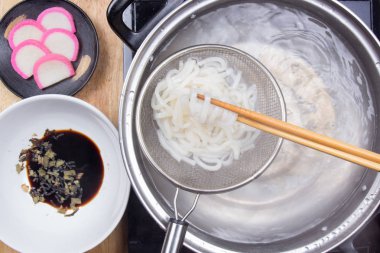 Şef haslanma udon erişte pot ve