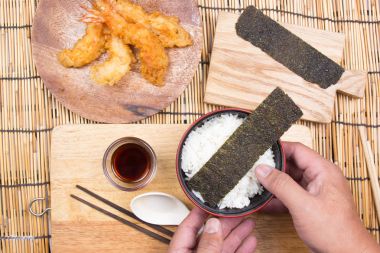 Şef dekore edilmiş tempura pirinç 