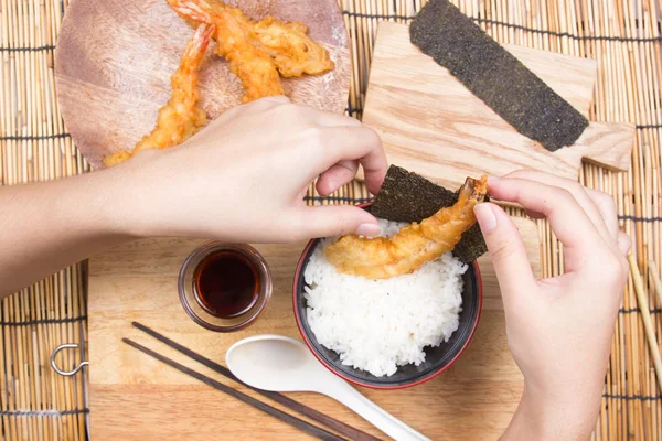 Şef dekore edilmiş tempura pirinç 