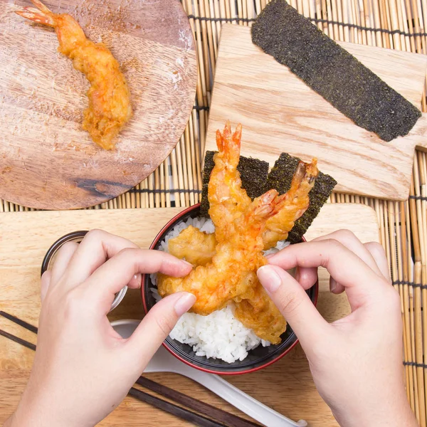 Chef decorated tempura  on rice — Stock Photo, Image