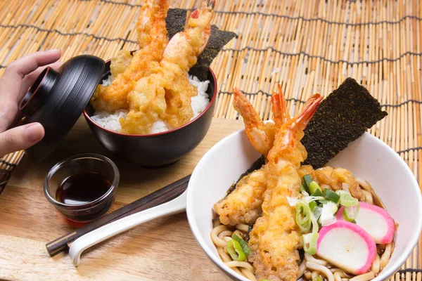 Tempura sobre arroz e Udon Ramen — Fotografia de Stock