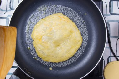 Pan ev dostum tarzında roti pişirme Şef
