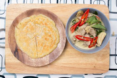 Sığır Yeşil köri roti ile görev yaptı.