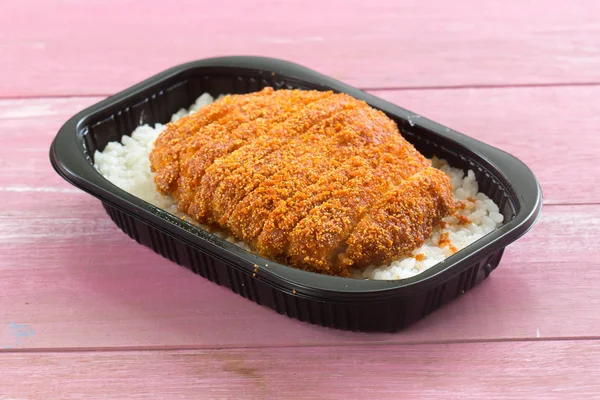 Τηγανητό χοιρινό συμπληρώνονται ρυζιού (tonkatsu) — Φωτογραφία Αρχείου