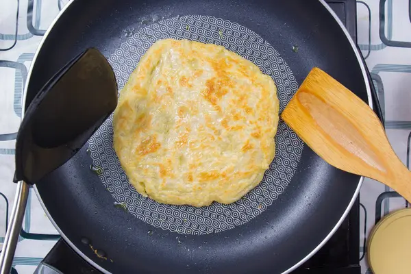 Pan ev dostum tarzında roti pişirme Şef