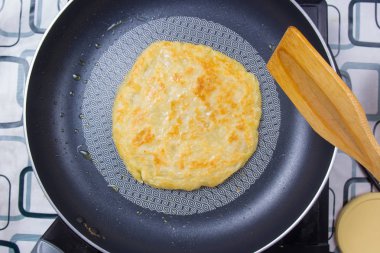 Pan ev dostum tarzında roti pişirme Şef