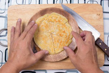 Hazırlanan Şef Roti plakasına pişmiş.