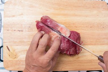 Şef kesme sığır eti pişirme önce 
