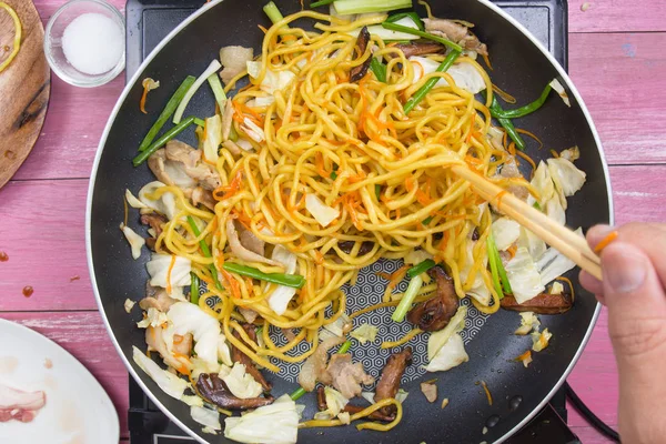 Chef stir fry Japanese noodle in pan