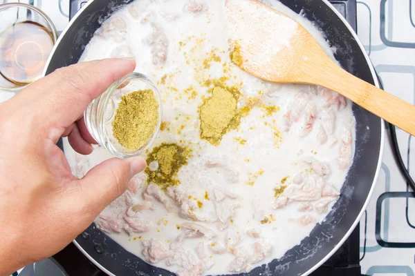 Yemek pişirmek için Şef yeşil köri tozu