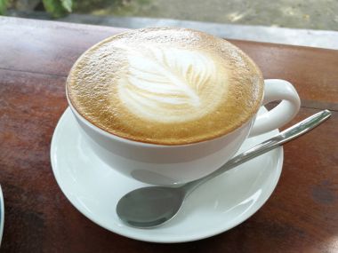 Latte kahve sanat fincan