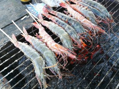Izgara karides, karides ızgara deniz ürünleri 