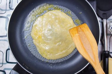 Pan ev dostum tarzında roti pişirme Şef