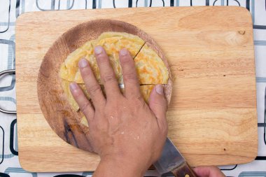 Hazırlanan Şef Roti plakasına pişmiş.