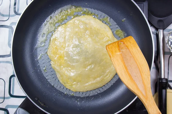 Pan ev dostum tarzında roti pişirme Şef