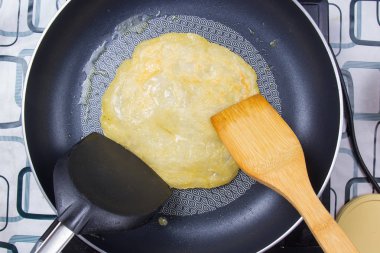 Pan ev dostum tarzında roti pişirme Şef