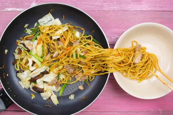 Chef Put Stir Fry Japanese Noodle Cup Cooking Yakisoba Fried — Stock Photo, Image