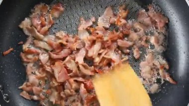 Bir dilim kızarmış sıcak bir ızgara domuz pastırması Üstten Görünüm 