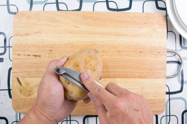 Şef peeling patates