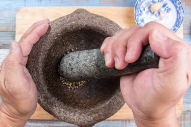 Şef Lirası biber harç havaneli ile