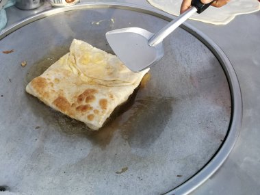 Yumurta, şeker ve undan yapılmış Roti 'yi muz ile karıştırıyorum.