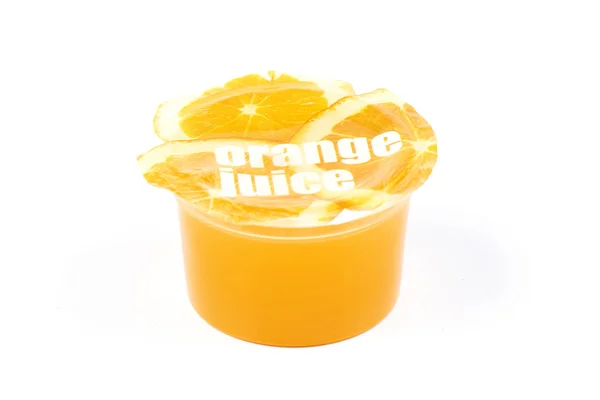 Orangensaft im Plastikbecher — Stockfoto