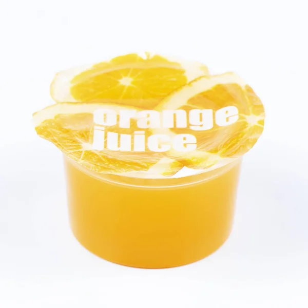 Sok pomarańczowy w plastikowych cup — Zdjęcie stockowe