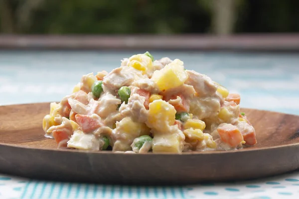 Tonfiskmajs Sallad Tallriken Matlagning Tonfiskmajs Sallad Koncept — Stockfoto