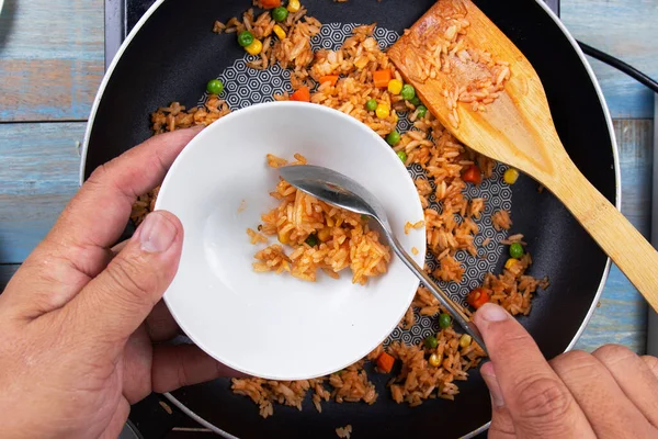 Chef Primeur Gebakken Rijst Naar Kop Koken Gebakken Rijst Concept — Stockfoto