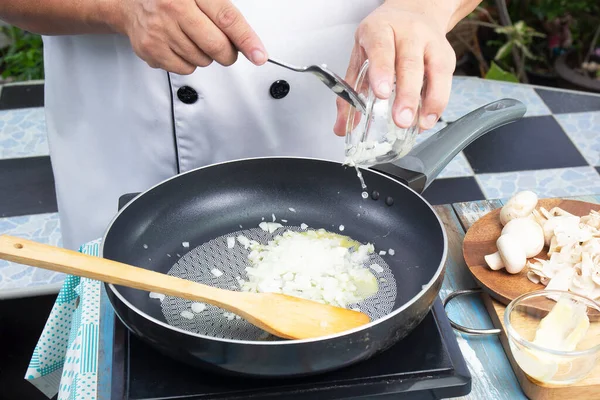 Chef Poniendo Cebolla Picada Sartén Preparada Para Cocinar Sopa Crema — Foto de Stock